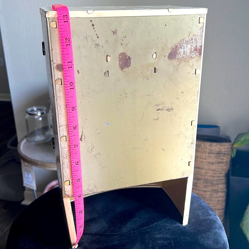 1950s Vintage Child’s Refrigerator - Picture 5 of 7